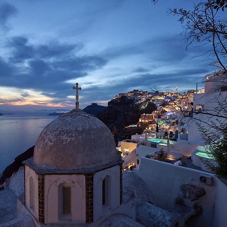 Amphitheater Cave Houses Fira  Exterior photo