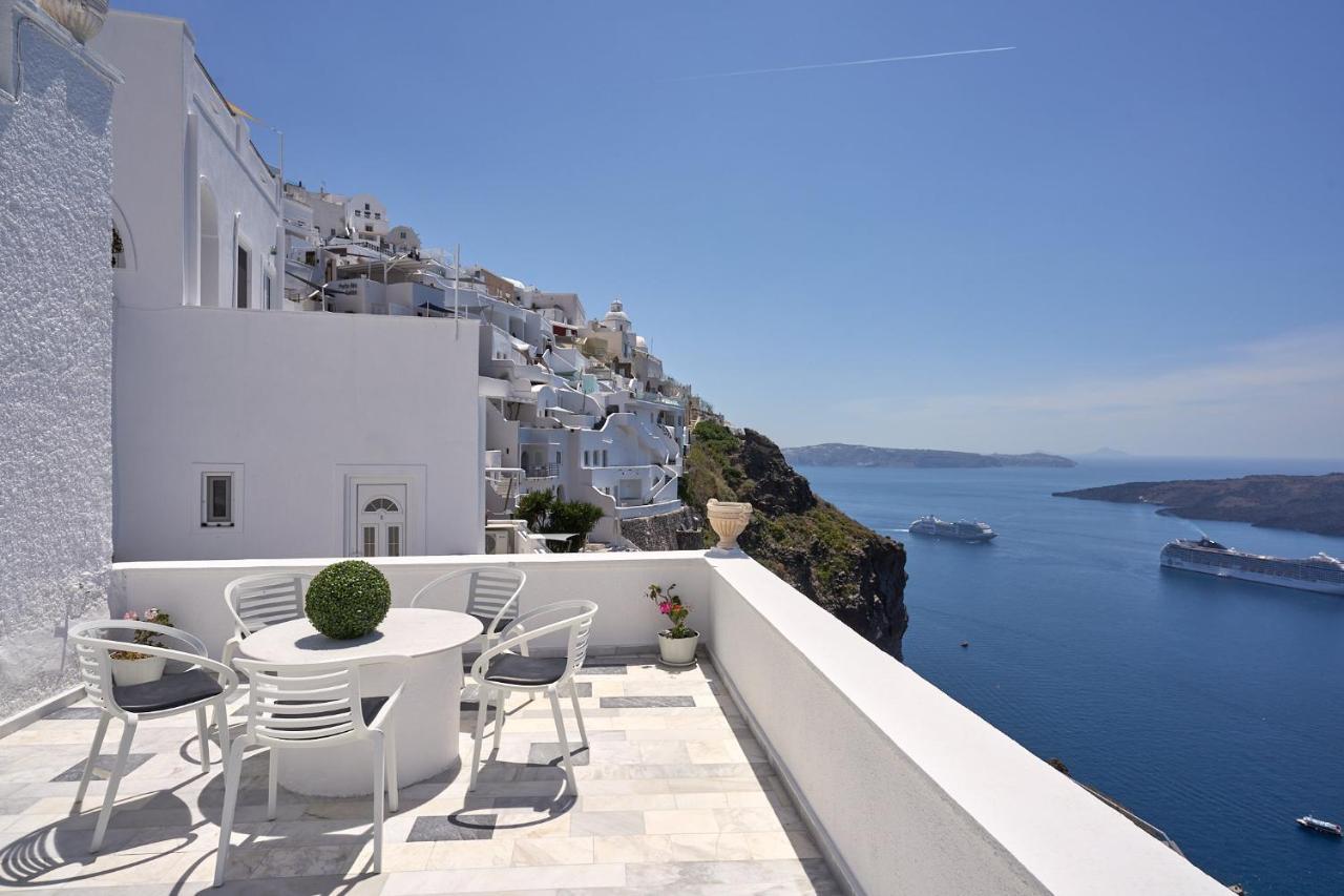 Amphitheater Cave Houses Fira  Exterior photo