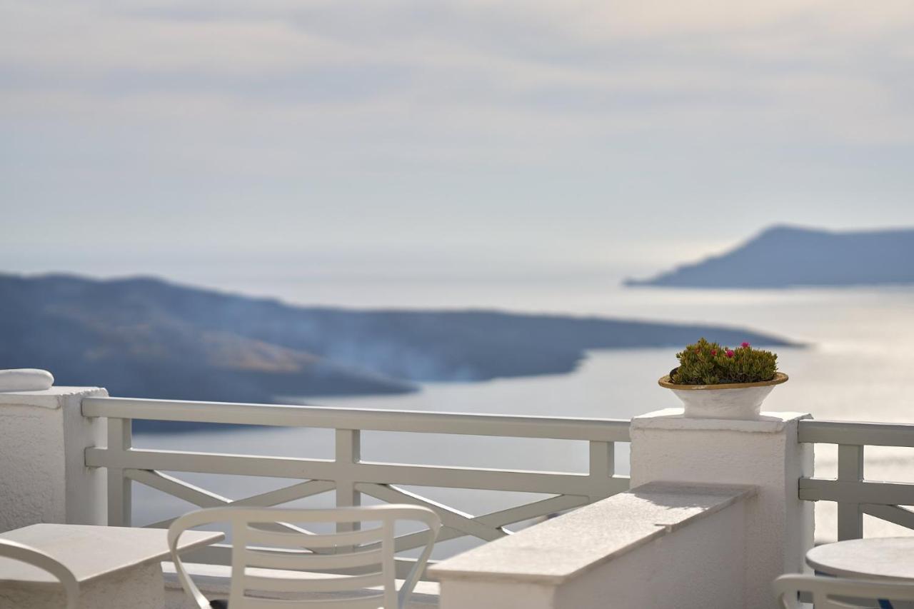 Amphitheater Cave Houses Fira  Exterior photo