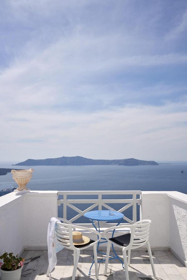 Amphitheater Cave Houses Fira  Exterior photo