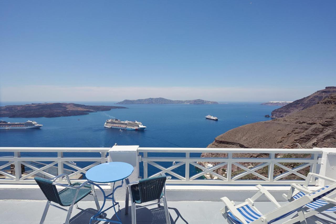 Amphitheater Cave Houses Fira  Exterior photo