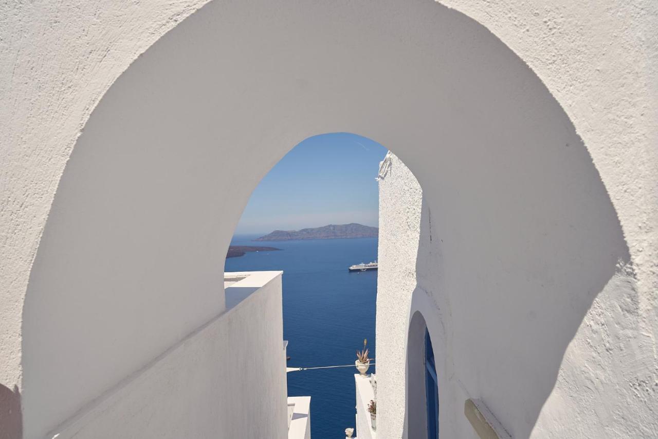 Amphitheater Cave Houses Fira  Exterior photo