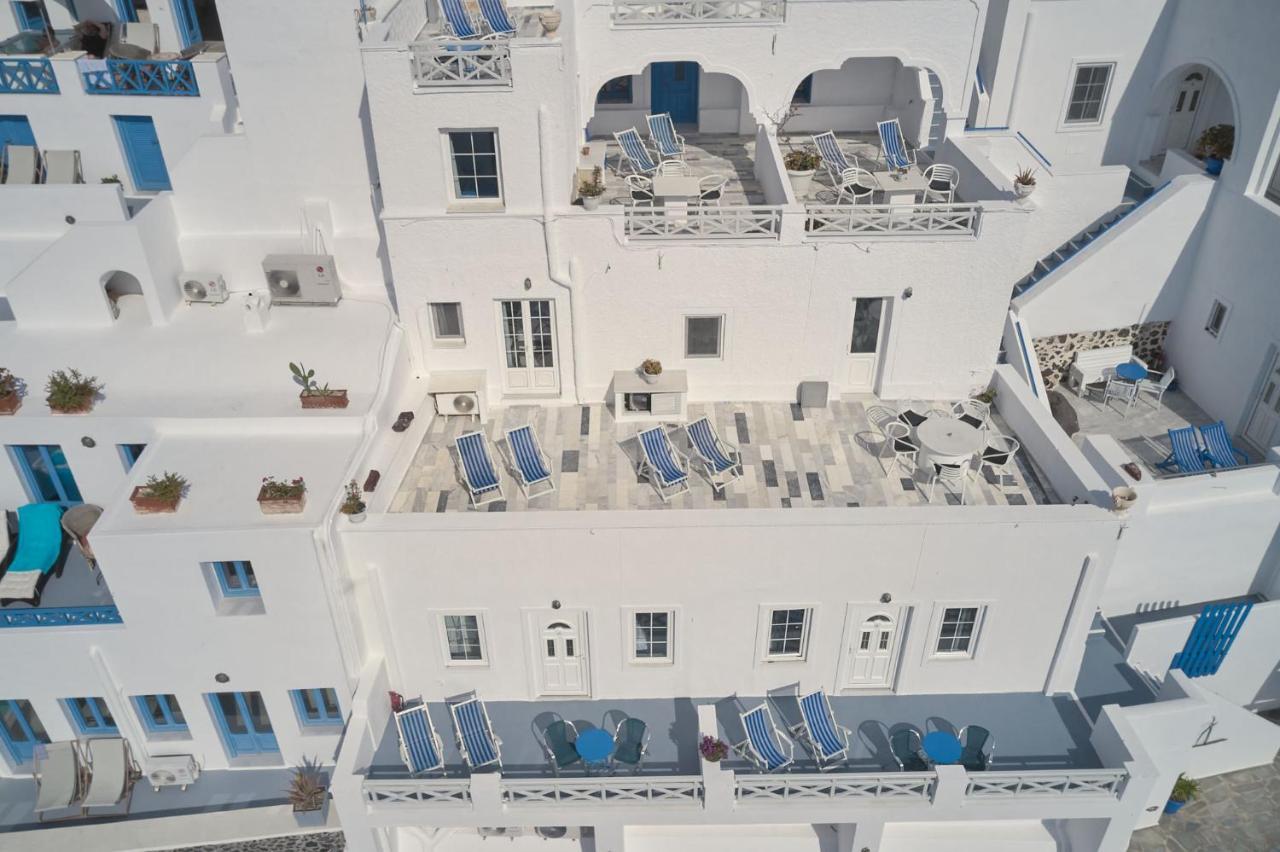 Amphitheater Cave Houses Fira  Exterior photo